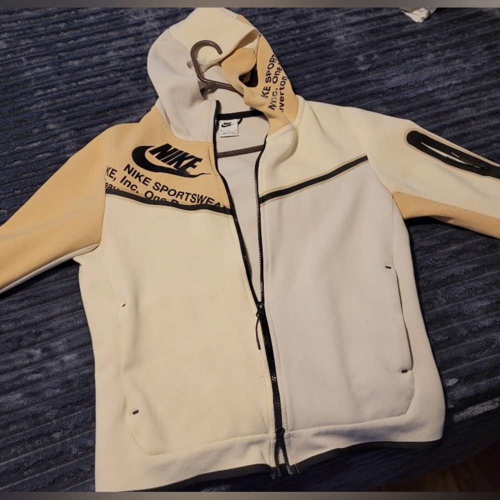 Nike Tan Zip Up Sweater Sporty Design